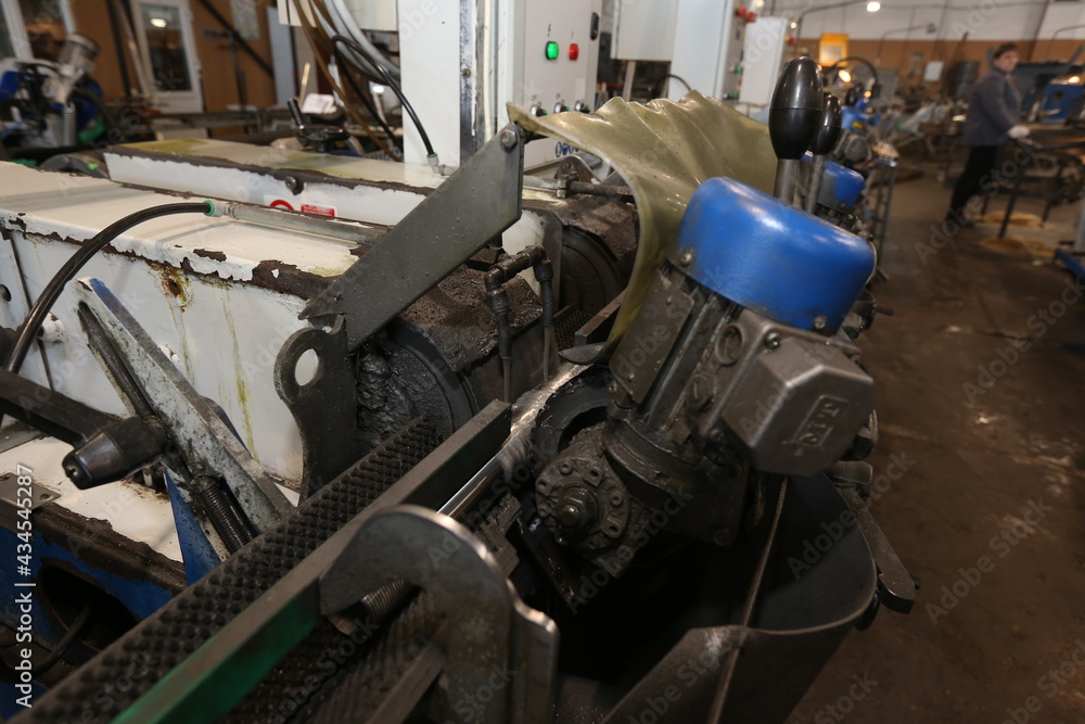 Factory shop, machine for the preparation of metal parts made of stainless steel Factory shop, machine for the preparation of metal parts made of stainless steel