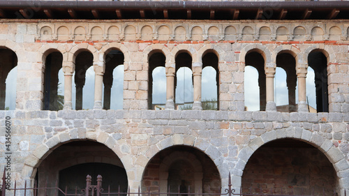 Obraz na plátně Espagne - Ancien Monastère de Sant Féliu de Guixols - Façade romane