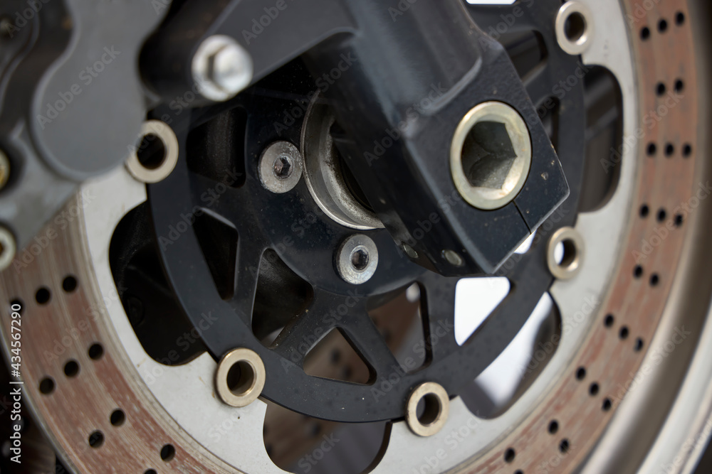 Motorcycle disc brake bracket and front wheel hub Motorcycle disc brake bracket and front wheel hub