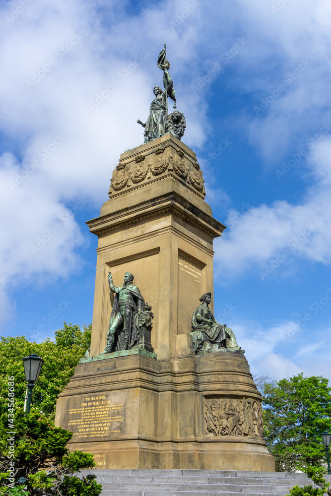 view of the Independence Monument in Den Haag