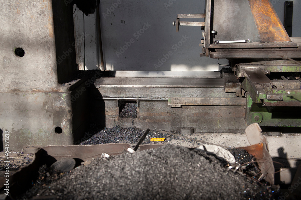 Metal shavings on the lathe Metal shavings on the lathe