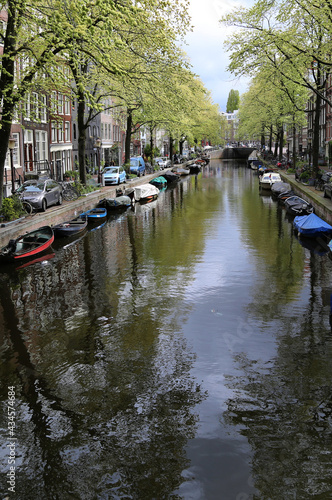 One of the characteristic canals of the city of Amsterdam © Stefano