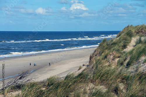 Leuchtturm und Strandd  nen auf Holmsland Klit J  tland