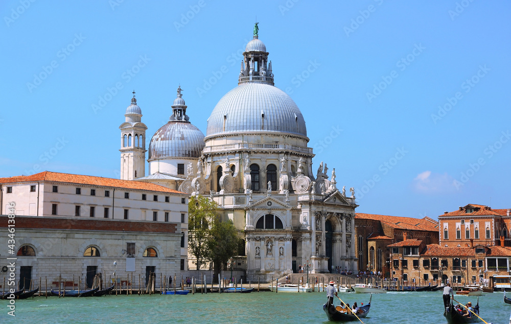  Basilica di Santa Maria della Salute in Venice