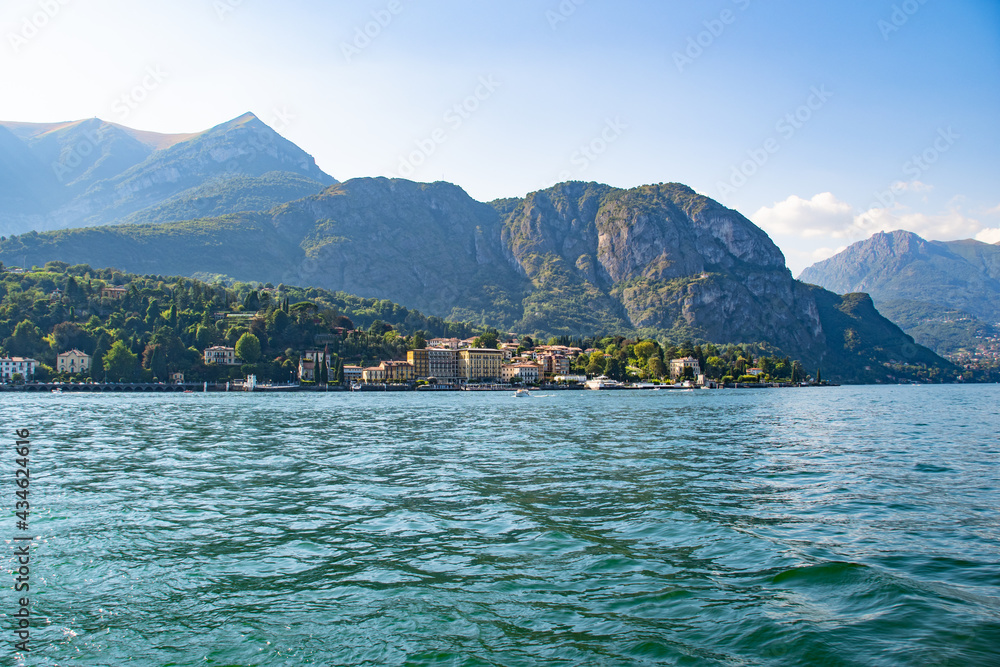 Blick auf das schöne Städtchen Cadenabbia am Comer See, Italien