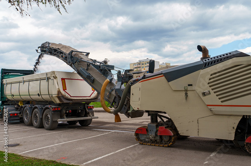 Tableau sur toile Asphalt milling machine working on the street. Pavement milling.