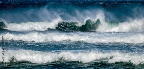 Foto Oceans waving breaking in storm at sea