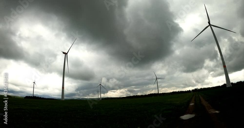 Windpark Windrad Windräder CO2 frei emissionsfrei regenerative energien Stromversorgung e-mobilität energieerzeugung