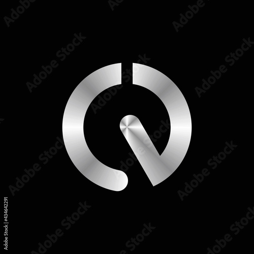 silver quantum logo. letter Q vector. letter C D vector