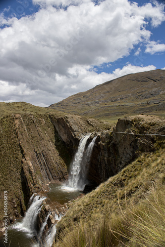 Marcapomacocha  Jun  n  Peru. Landscapes. Grass