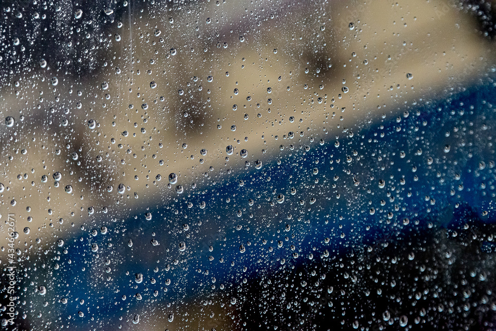 Obraz premium Raindrops on the windshield