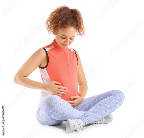 Sporty pregnant African-Ame...