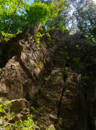 つづら岩 クライミングで有名な岩 奇岩