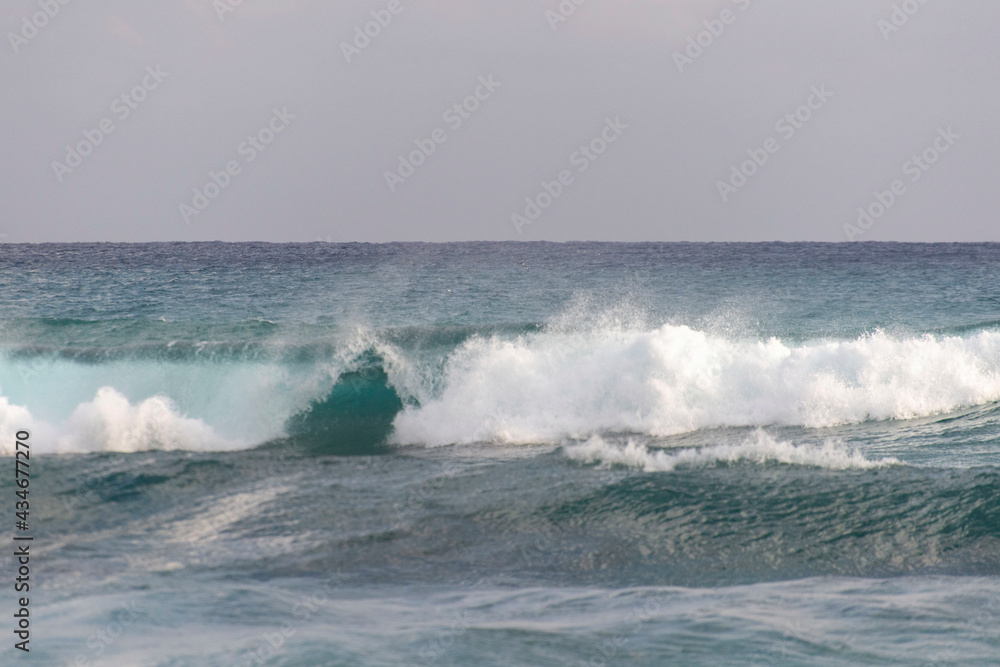 奄美大島の手広海岸の波しぶき