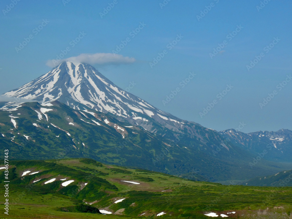 Naklejka premium Kamchatka. Vilyuchinsky volcano