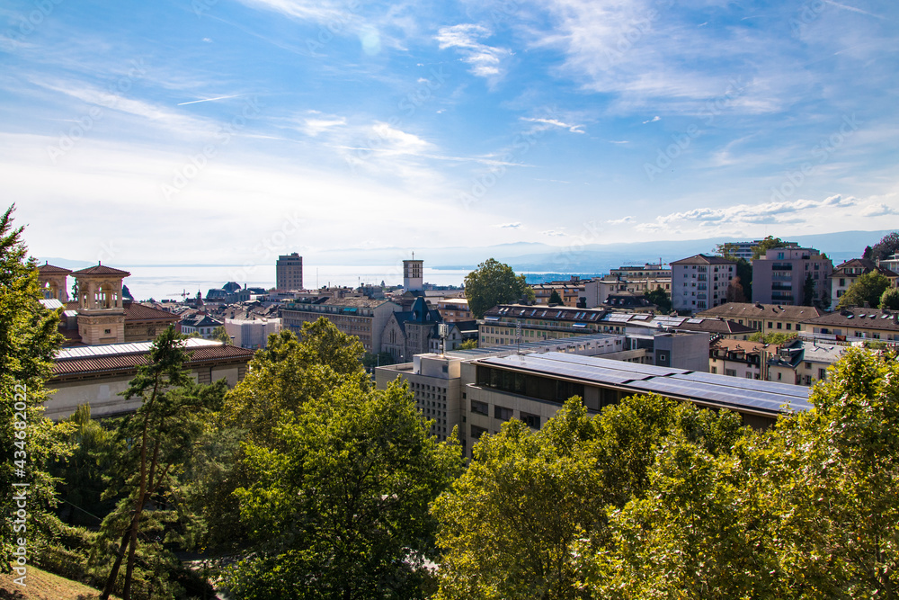 Vue de Lausanne depuis l'esplanade du Château Saint-Maire (Canton de Vaud, Suisse)