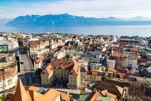 Vue sur la ville de Lausanne depuis le haut du clocher de la cathédrale de Lausanne (Canton de Vaud, Suisse) photo