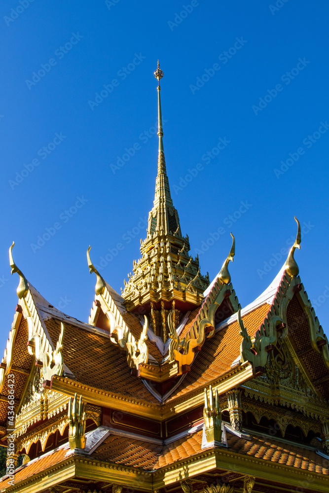 Fototapeta premium Pavillon Royal Thaï au Parc Denantou à Lausanne (Canton de Vaud, Suisse)