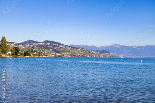 Vue d'été sur le lac Léman depuis les quais d'Ouchy à Lausanne (Canton de Vaud, Suisse) © Ldgfr Photos