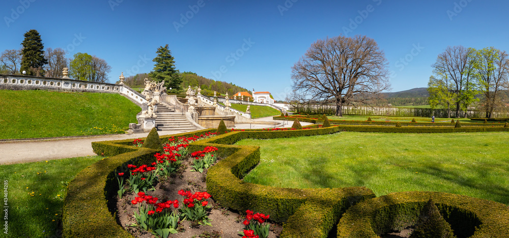 Obraz premium Castle Garden in Cesky Krumlov, Czech republic