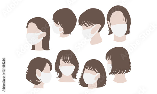 様々な角度でマスクを着用した女性