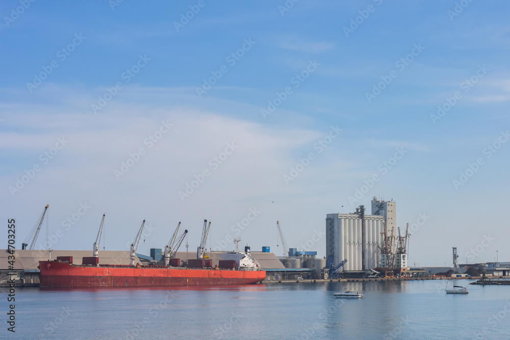 Obraz premium Porto commerciale di Savona