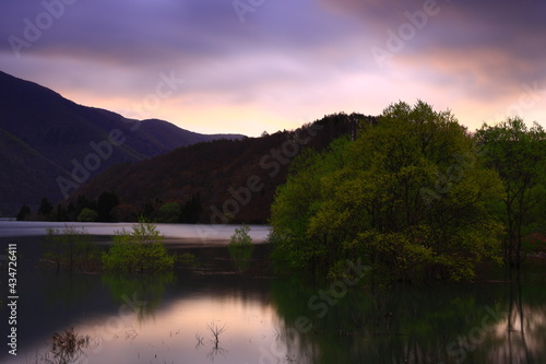 春の錦秋湖 © yspbqh14