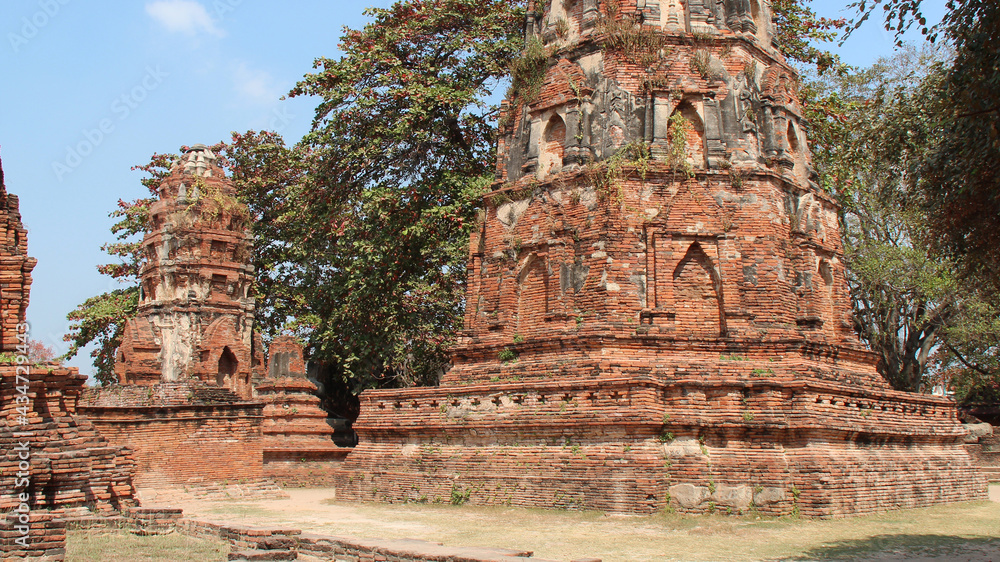 ruined brick buddhist temple (Wat Phra Mahathat) in ayutthaya (thailand) ruined brick buddhist temple (Wat Phra Mahathat) in ayutthaya (thailand)