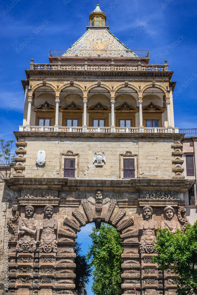 Obraz premium Porta Nuova - New Gate of old city walls in Palermo, capital city of Sicily Island, Italy