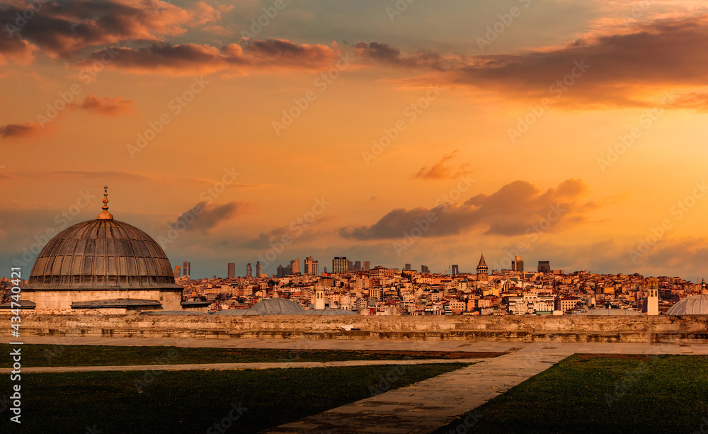 Fototapeta premium Istanbul cityscape with Galata Kulesi Tower. Turkey.