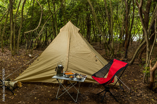 自然の中でキャンプCamping in the wilderness 