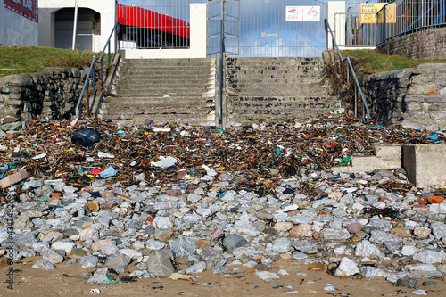 Принти на полотні Washed up litter and garbage on Coney Beach in Porthcawl