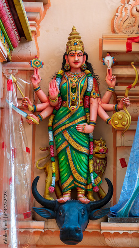 Colourful statues of Hindu ...