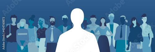 Silhouette di un candidato anonimo scelto su un gruppo di persone in attesa della selezione photo