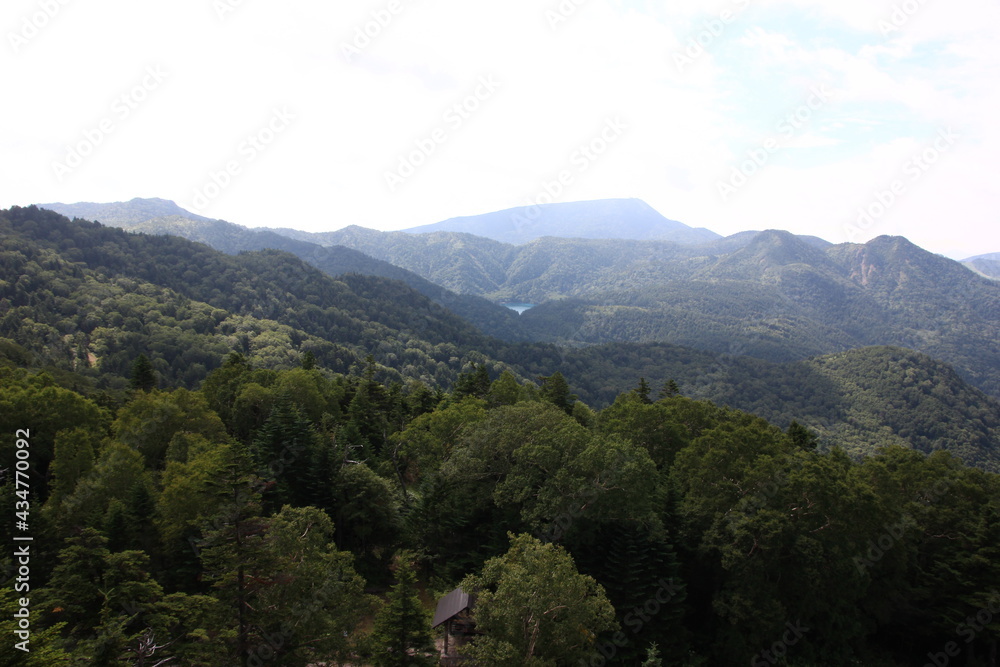 Obraz premium 志賀高原の夏。高台から眺める信州の山並み。 