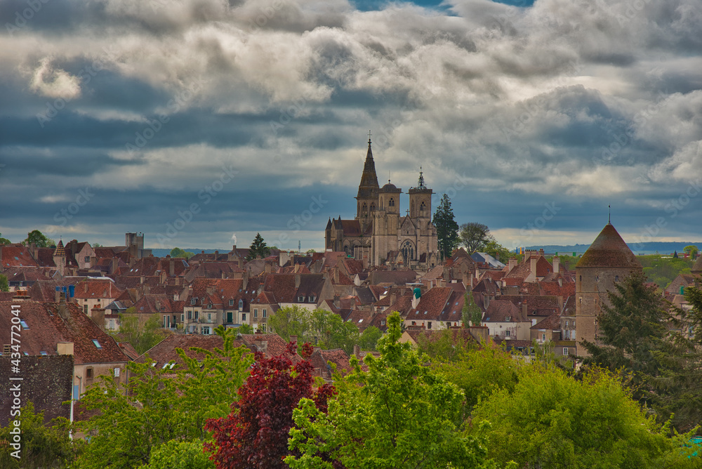 Semur-en-Auxois im Burgund Semur-en-Auxois im Burgund