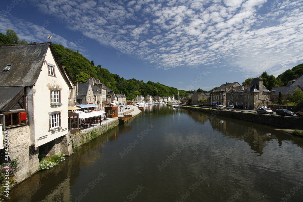 Fototapeta premium Dinan, Francia. Bonita ciudad de la bretaña francesa.