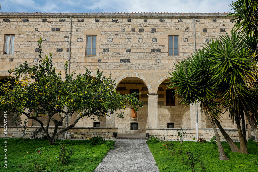 Obraz premium San Pietro di Sorres basilica, Sardinia, Italy. Cloister