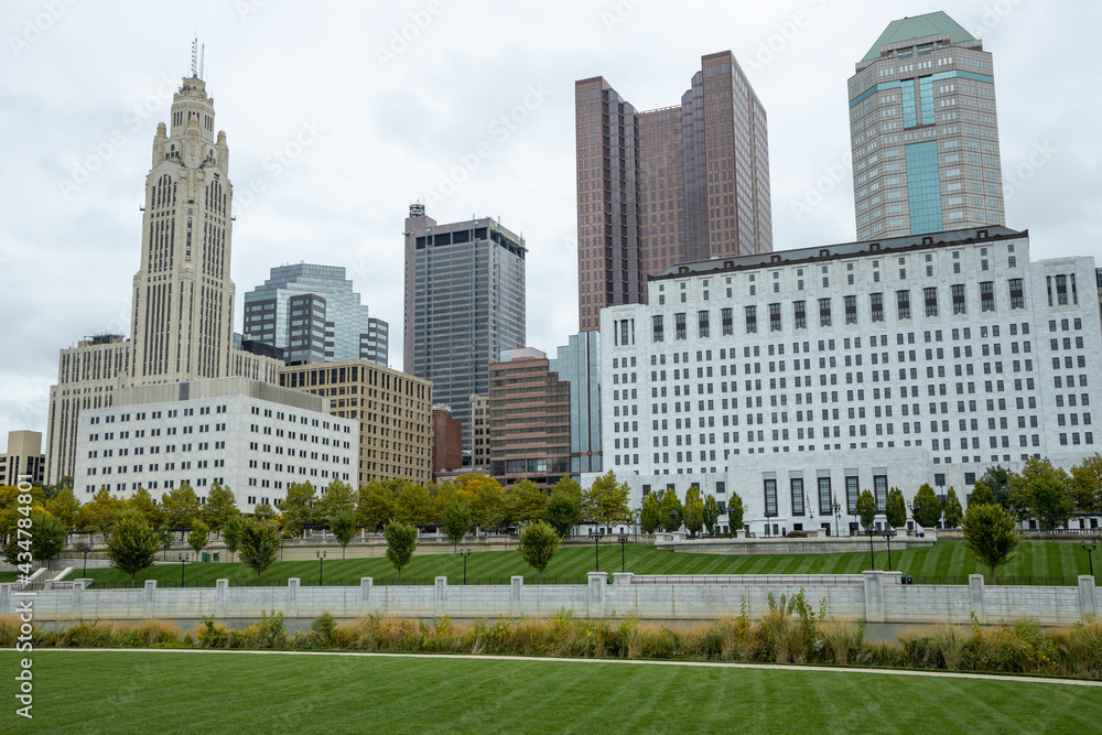Obraz premium Columbus Ohio Skyline from Genoa Park