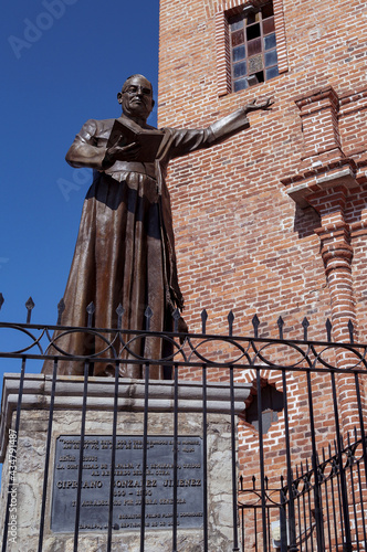 estatua de iglesia