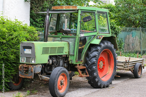 Alter grüner Traktor, Ackerschlepper