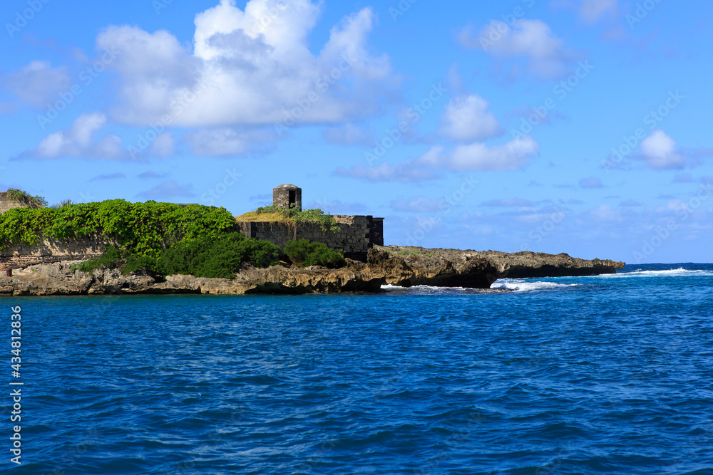Die Insel Ile aux Fouquet und blauer Himmel, Mauritius.
