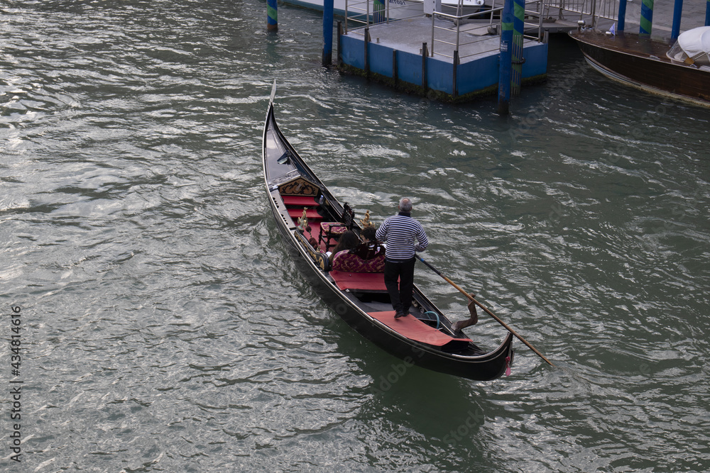 Gondola sul canal grande di venezia