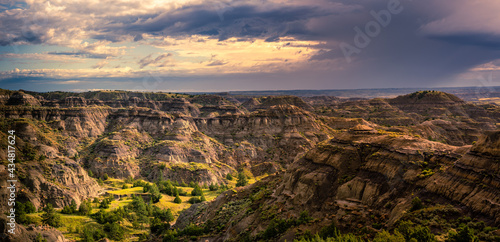 Fototapeta Naklejka Na Ścianę i Meble -  Dramatic Sunrise at the Makoshika State Park in Montana - Badlands