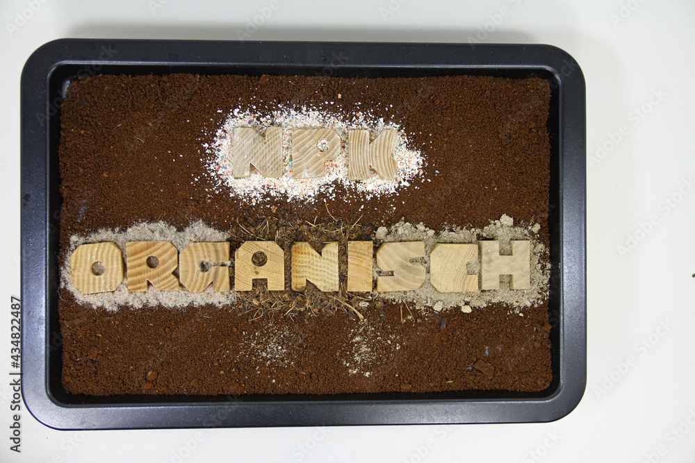 Foto de homemade organic, sustainable fertilizer made from coffee