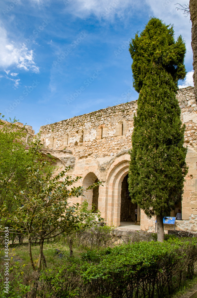 Fototapeta premium Monasterio de Monsalud es un conjunto monástico cisterciense construido en la segunda mitad del siglo XII ,Córcoles, Guadalajara, Castilla la Mancha. España