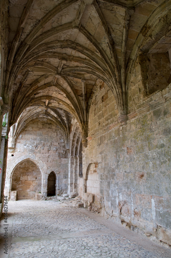 Monasterio de Monsalud es un conjunto monástico cisterciense construido en la segunda mitad del siglo XII ,Córcoles, Guadalajara, Castilla la Mancha. España Monasterio de Monsalud es un conjunto monástico cisterciense construido en la segunda mitad del siglo XII ,Córcoles, Guadalajara, Castilla la Mancha. España