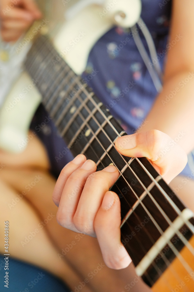 Obraz premium Woman hands playing electric guitar close up 