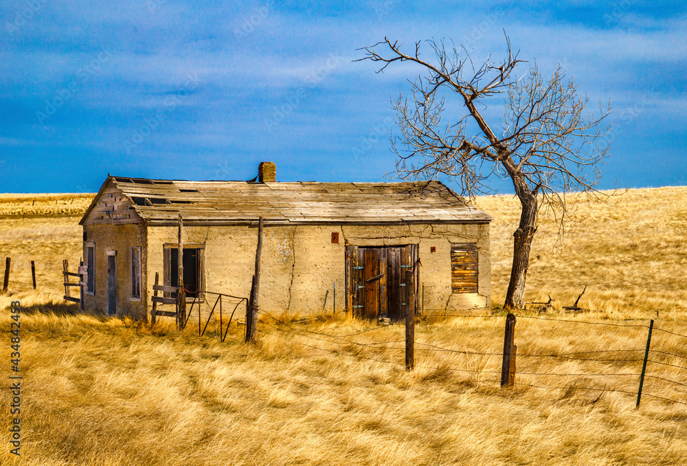 An old abandoned building near Sumatra Montana.
An old abandoned building near Sumatra Montana.