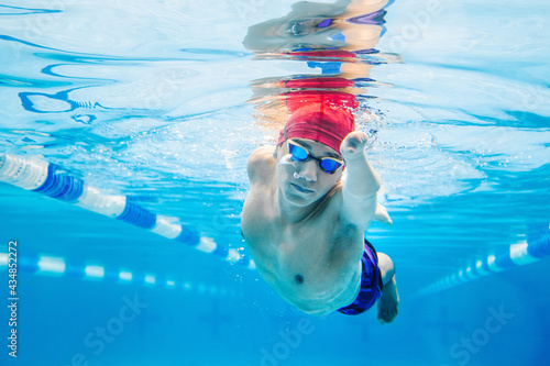 Print op canvas Underwater paralympic disabled Swimmer young latin man Training In Pool, disabil